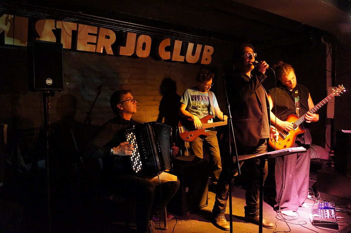 James Fontaine and Juste Avant que les Mots Sonnent (2013)